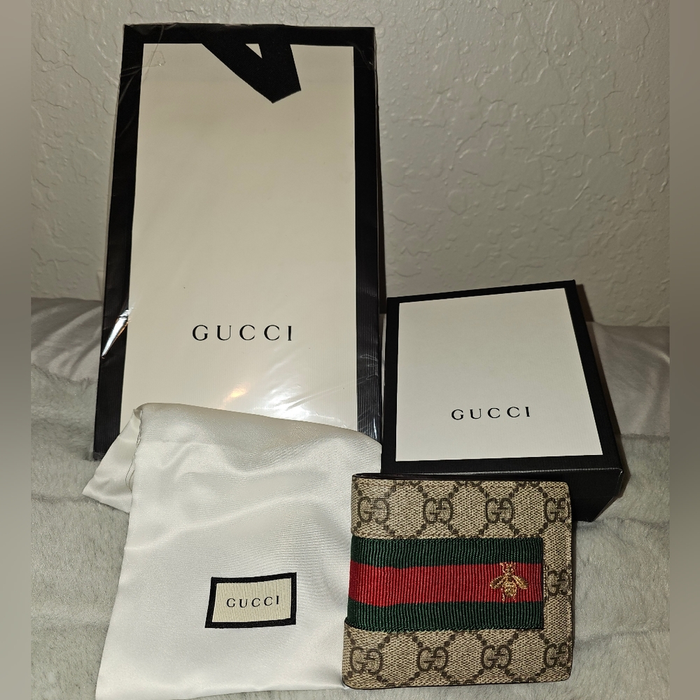 Gucci GG Men Web GG Supreme Wallet in Beige-Ebony Canvas